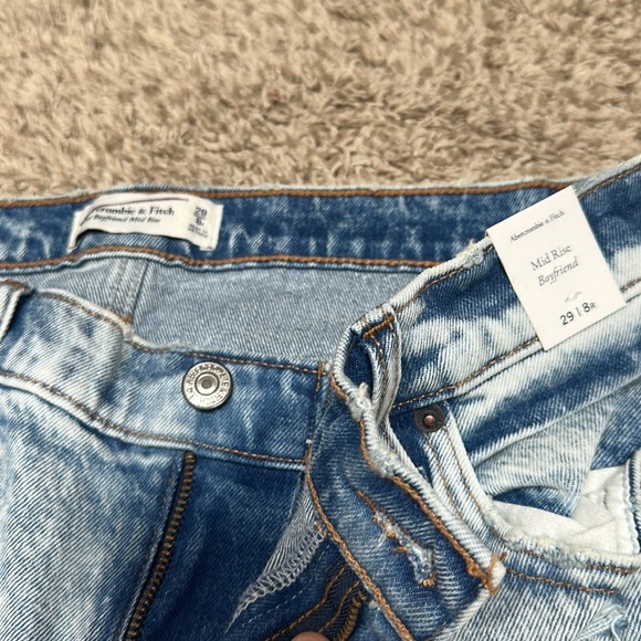 BRAND NEW A&F JEANS 👖 - Picture 5 of 8